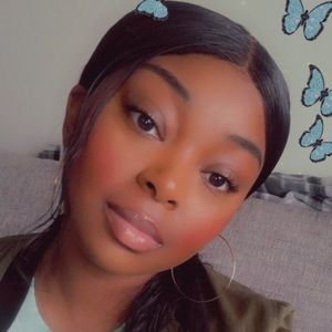 Meet your Posher, Angelique